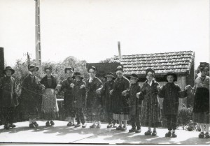 69.06.01 Moutonnière sur scène